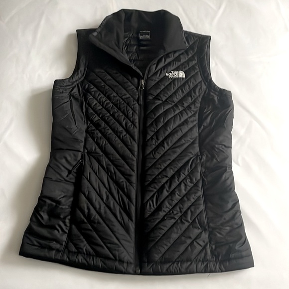 black thin puffer